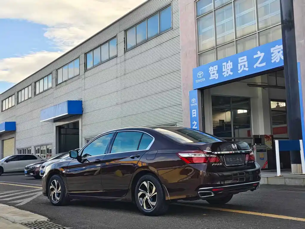 Honda Accord 2017 — фото 7