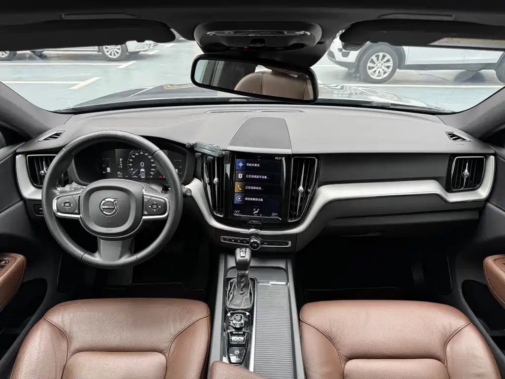 Volvo XC60 2020 — фото 7