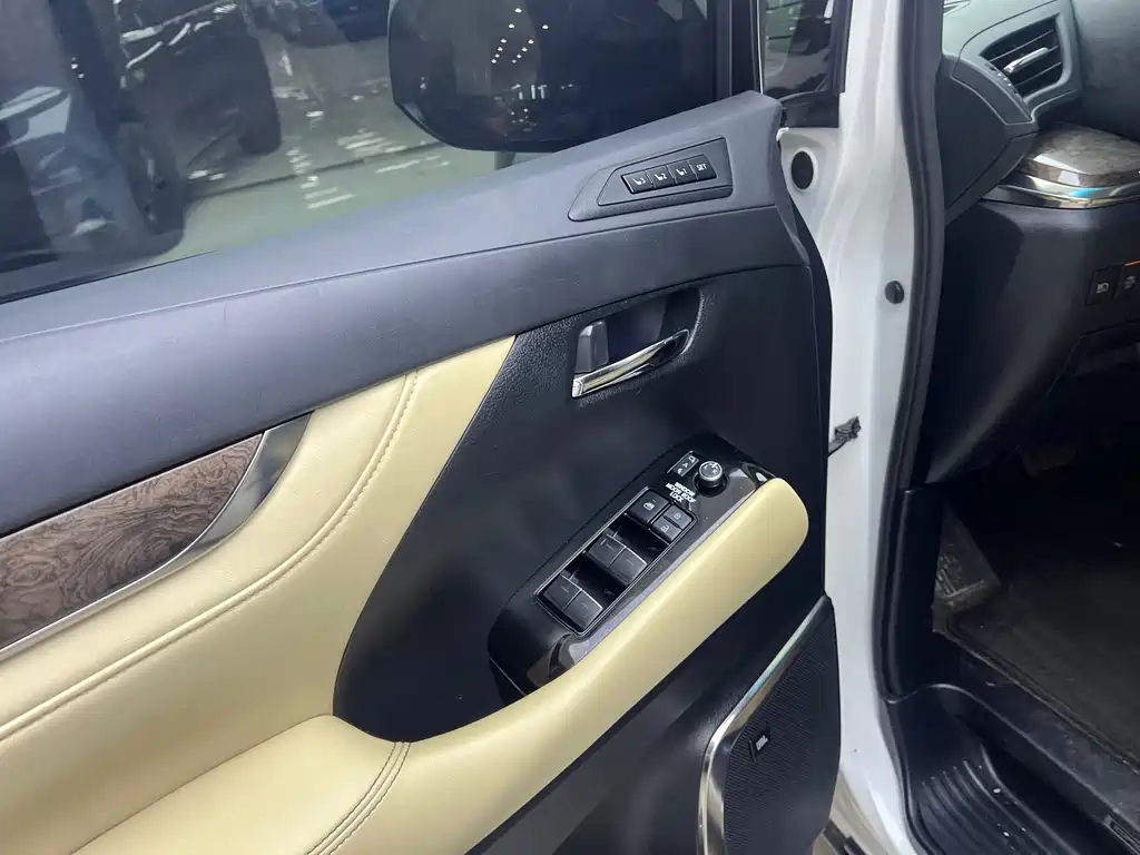 Toyota Vellfire 2022 — фото 6