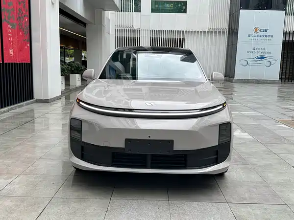 Li Auto L6 2025