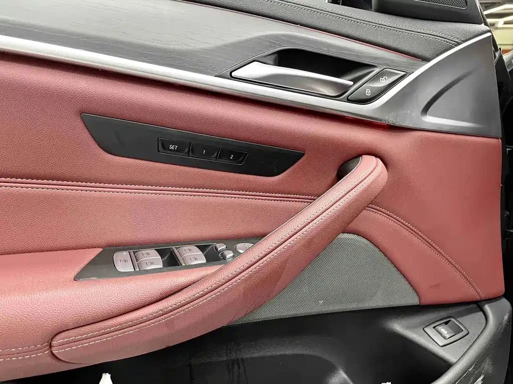 BMW 5 Series 2024 — фото 16