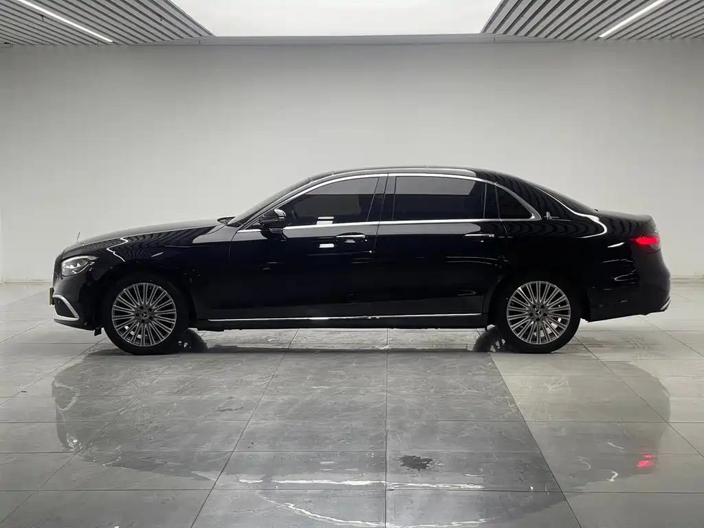 Mercedes-Benz E-Class 2023 — фото 7