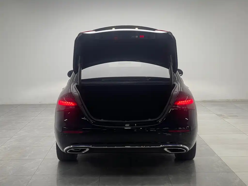 Mercedes-Benz E-Class 2023 — фото 10