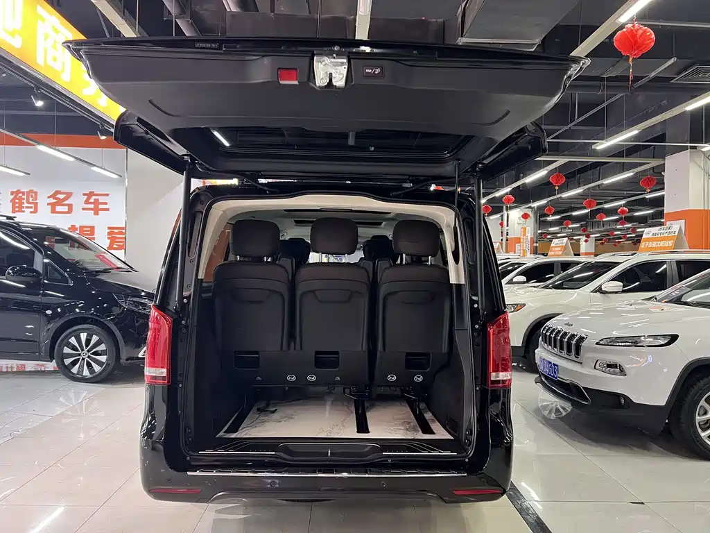 Mercedes-Benz V-Class 2023 — фото 22