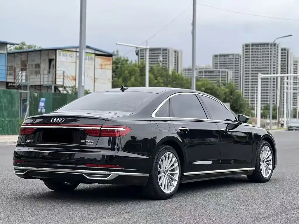 Audi A8 2021 — фото 22