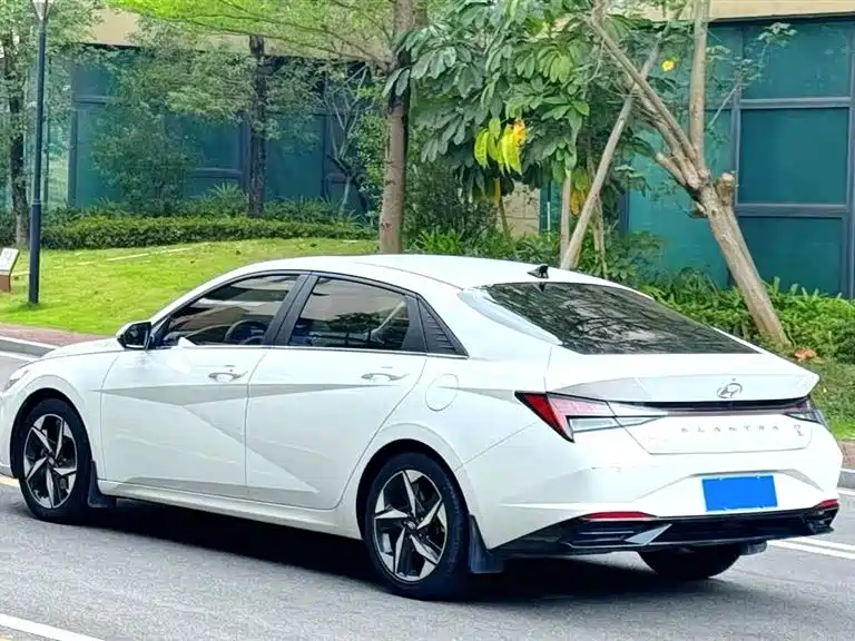 Hyundai Elantra 2021 — фото 11