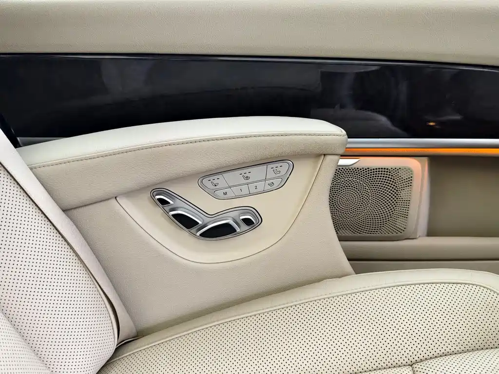 Mercedes-Benz V-Class 2020 — фото 19