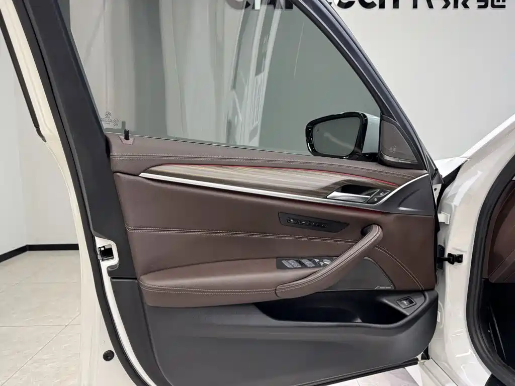 BMW 5 Series 2023 — фото 16