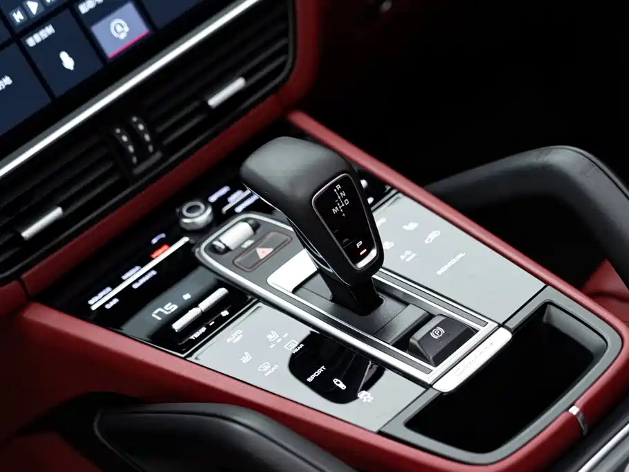 Porsche Cayenne 2019 — фото 12