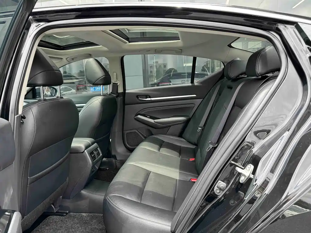 Nissan Teana 2024