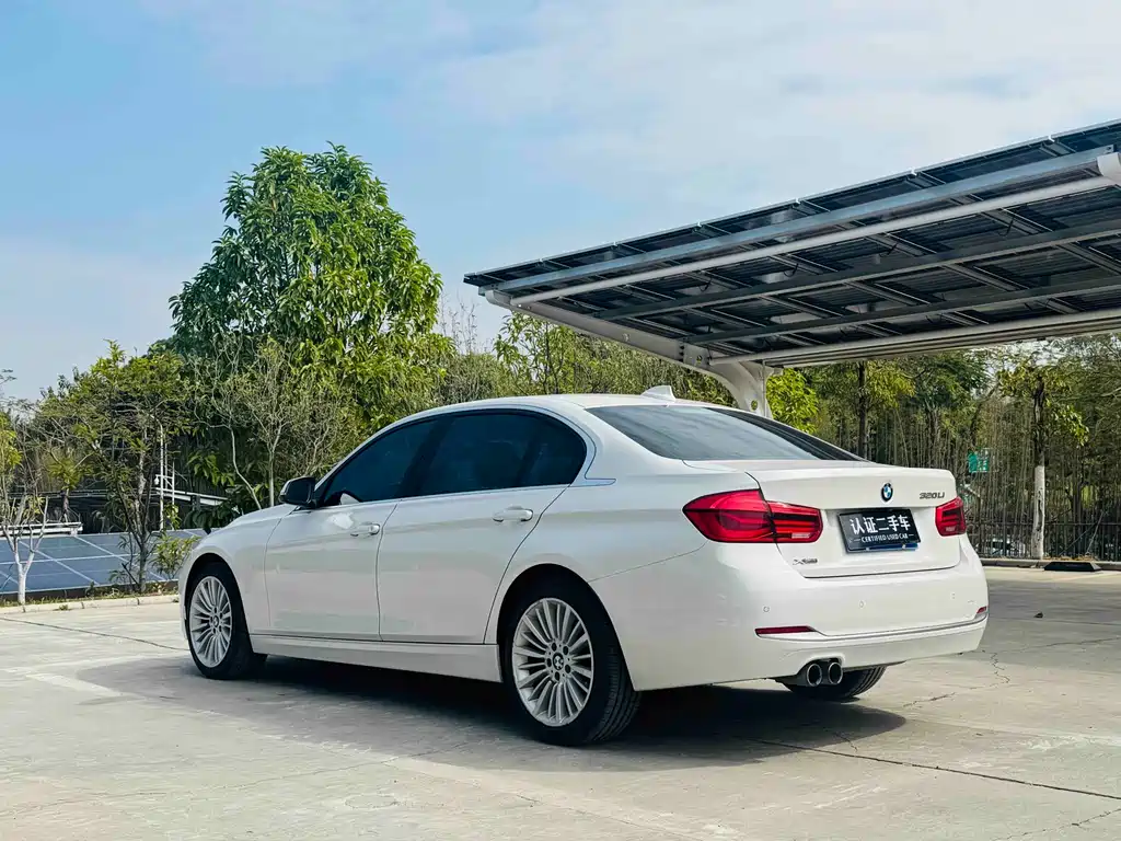 BMW 3 Series 2018 — фото 17