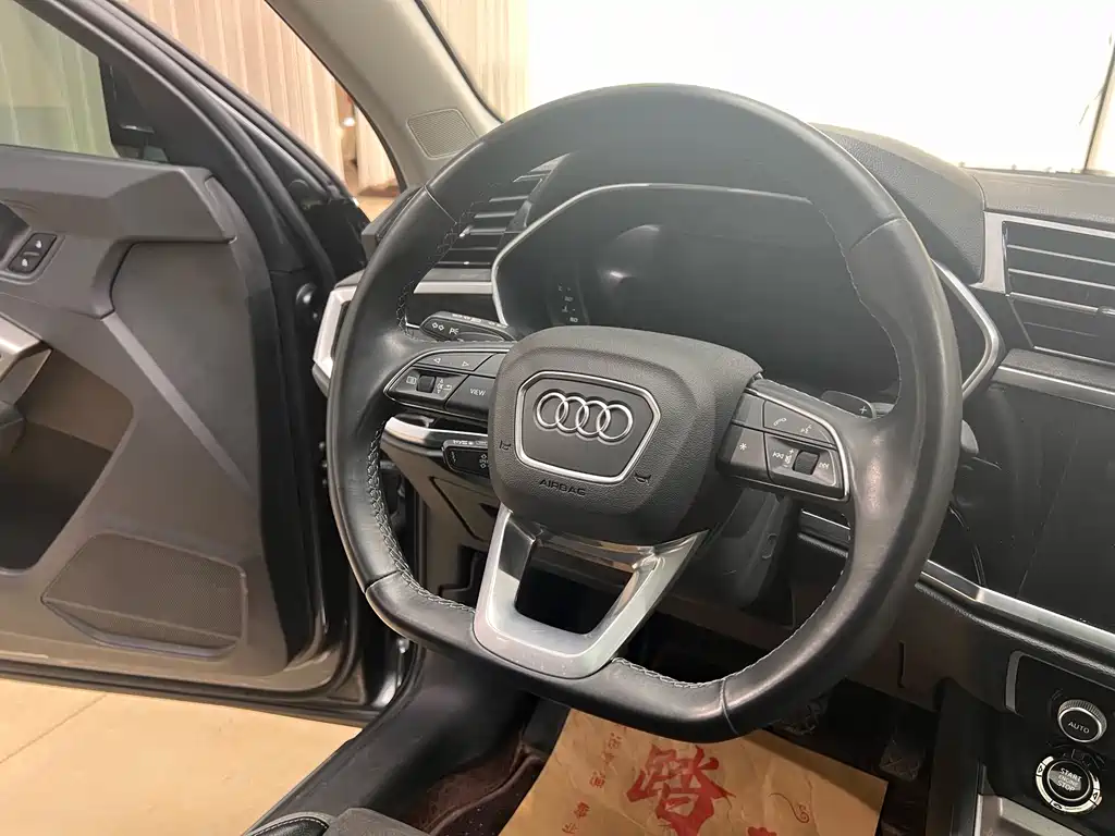 Audi Q3 2023 — фото 14