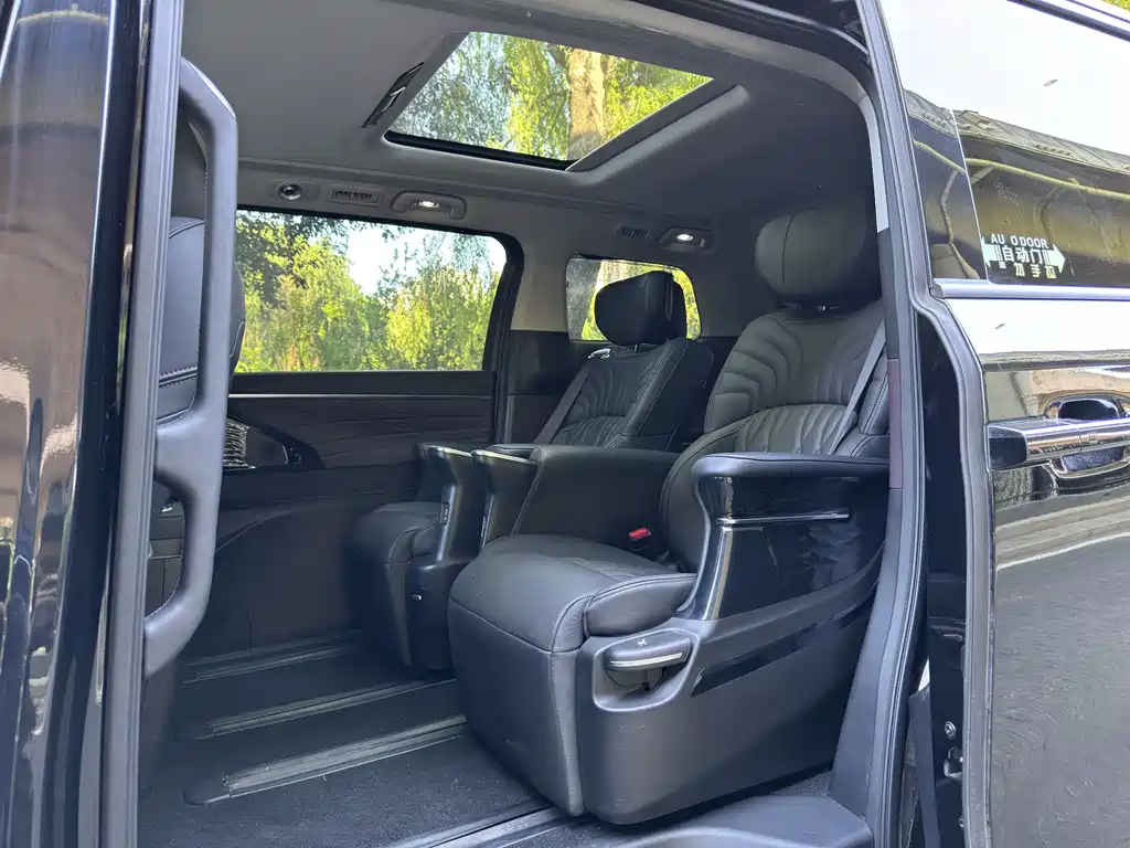 GAC Motor Trumpchi M8 2025 — фото 11