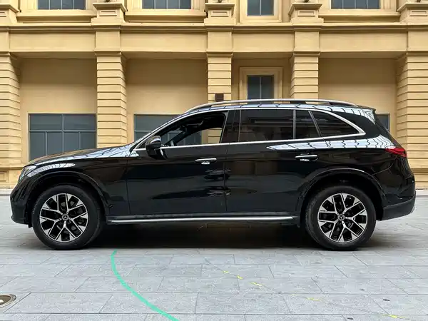 Mercedes-Benz GLC 2023