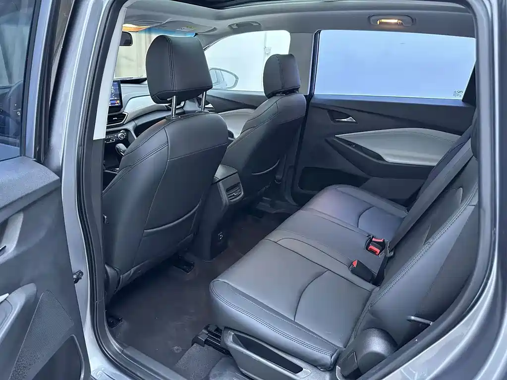 Chevrolet Orlando 2023 — фото 12