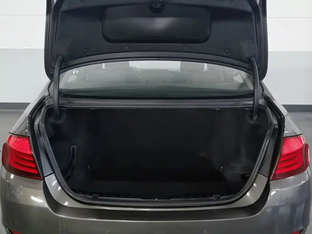 BMW 5 Series 2013 — фото 16