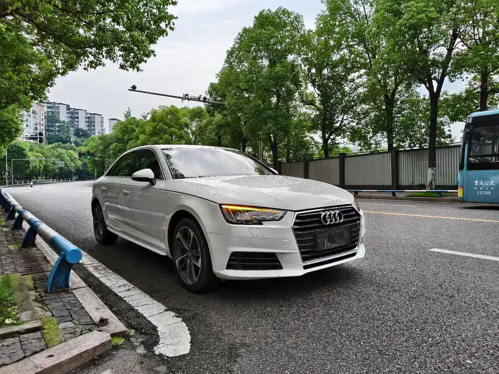 Audi A4L 2017 — фото 3