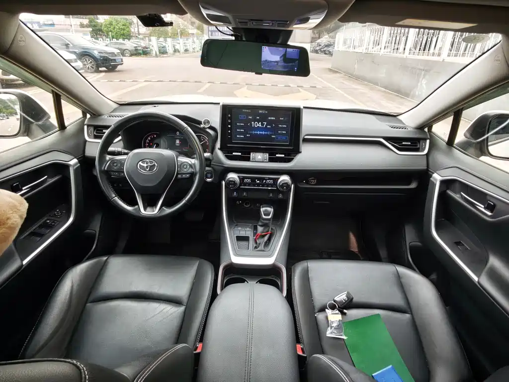 Toyota RAV4 2021 — фото 10