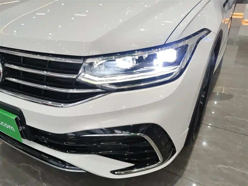 Volkswagen Tiguan L 2022 — фото 24