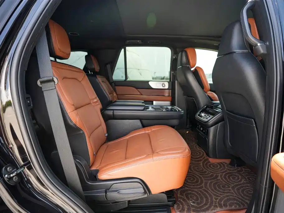 Lincoln Navigator 2021 — фото 13