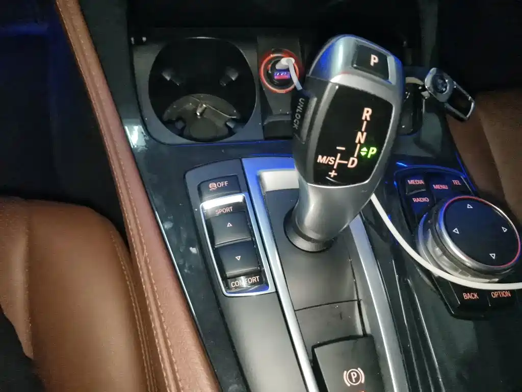 BMW 5 Series 2016 — фото 11