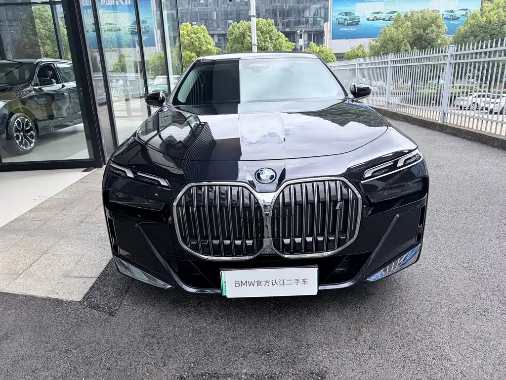 BMW i7 2023 — фото 11