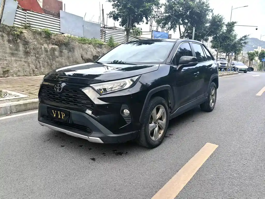 Toyota RAV4 2022 — фото 1