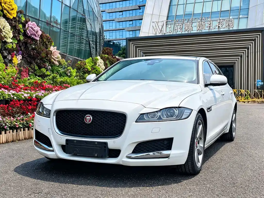 Jaguar XFL 2019 — фото 1