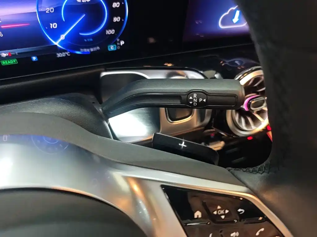 Mercedes-Benz EQB 2025 — фото 10