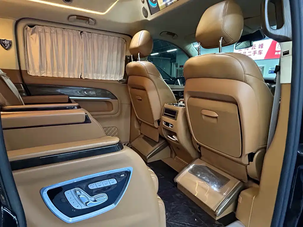 Mercedes-Benz V-Class 2021 — фото 15