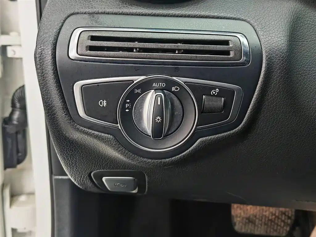 Mercedes-Benz C-Class 2018 — фото 21