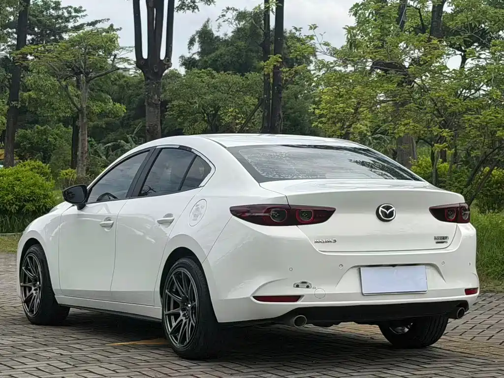 Mazda 3 Axela 2021 — фото 7
