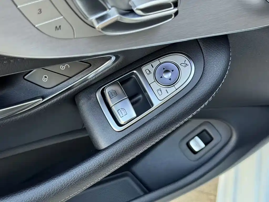 Mercedes-Benz C-Class 2019 — фото 17