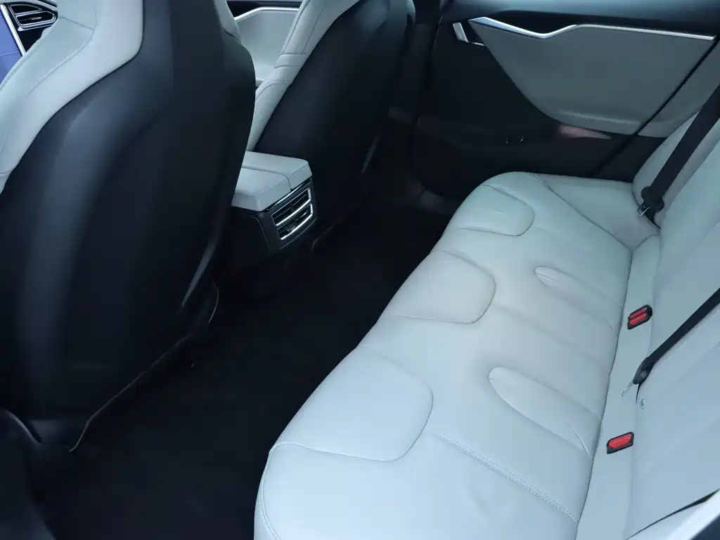 Tesla Model S 2016 — фото 13