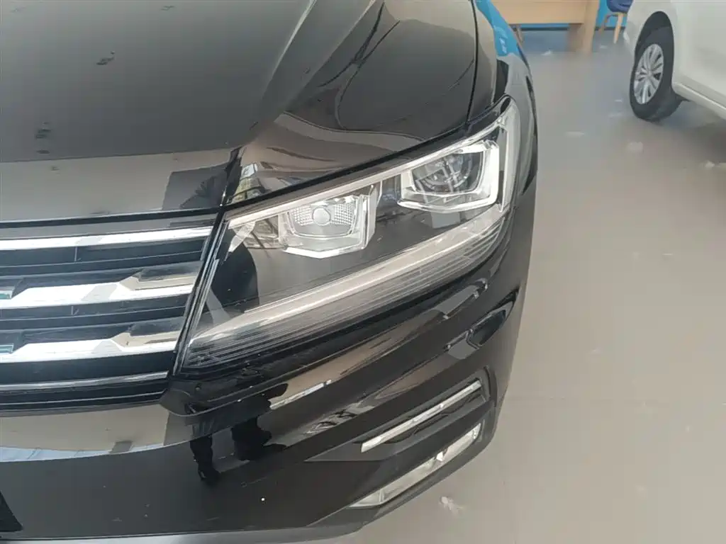Volkswagen Tiguan L 2020 — фото 24