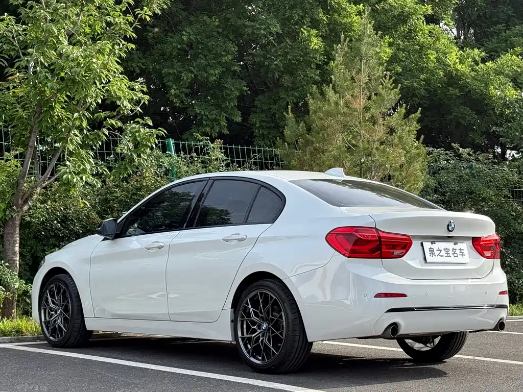 BMW 1 Series 2018 — фото 15