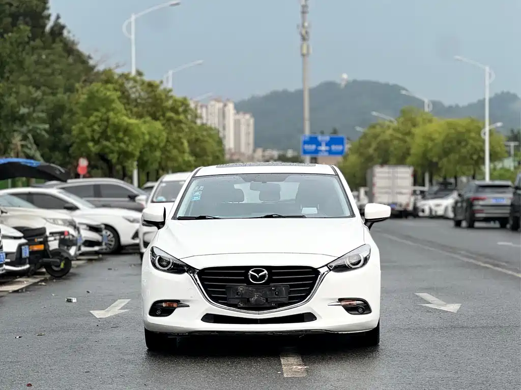 Mazda 3 Axela 2017 — фото 2