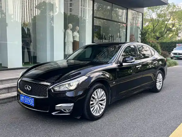 Infiniti Q70 2017