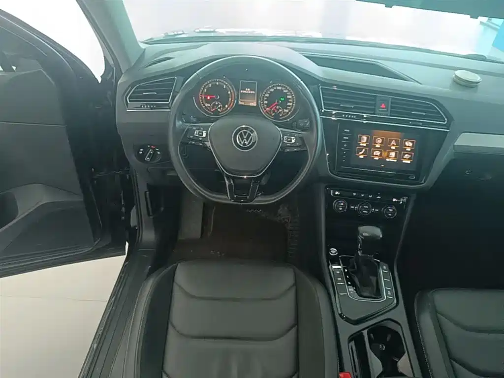 Volkswagen Tiguan L 2020 — фото 11
