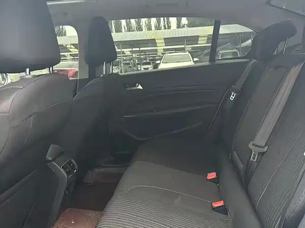 Peugeot 408 2015
