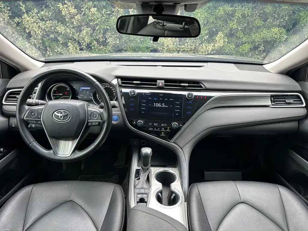 Toyota Camry 2019 — фото 11