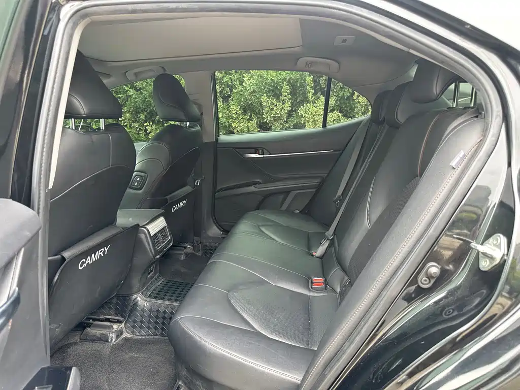 Toyota Camry 2019 — фото 10