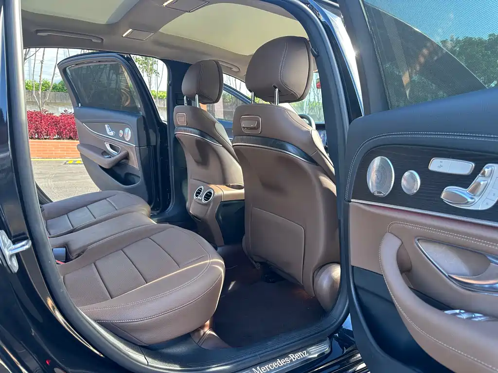 Mercedes-Benz E-Class 2020 — фото 26