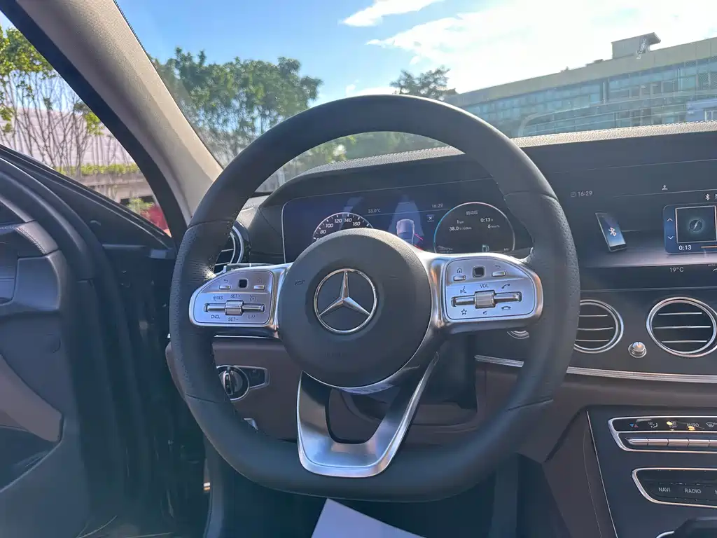 Mercedes-Benz E-Class 2020 — фото 24