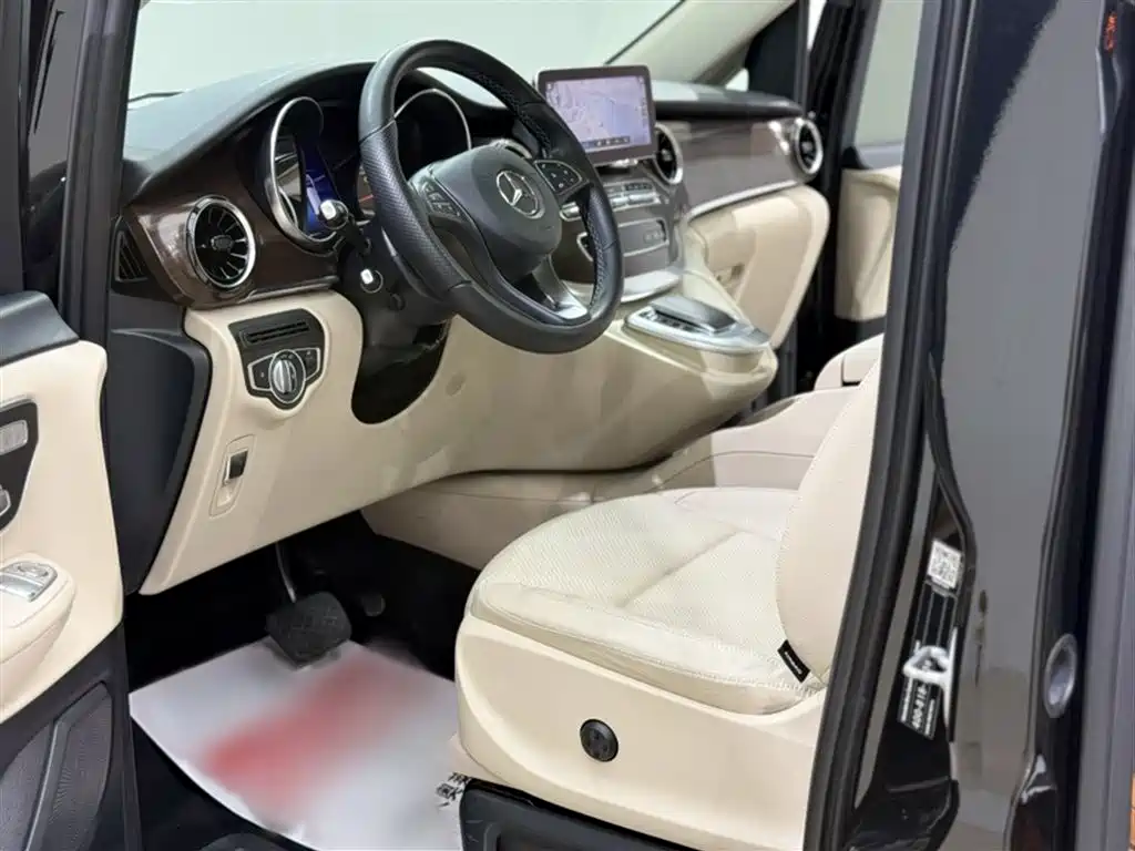 Mercedes-Benz V-Class 2022 — фото 23