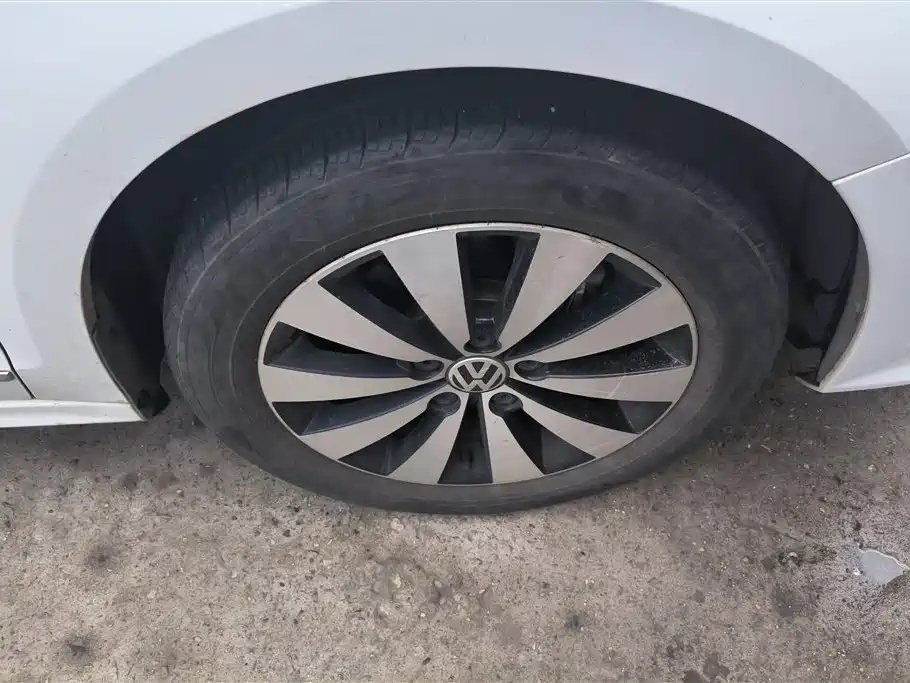 Volkswagen Sagitar 2017