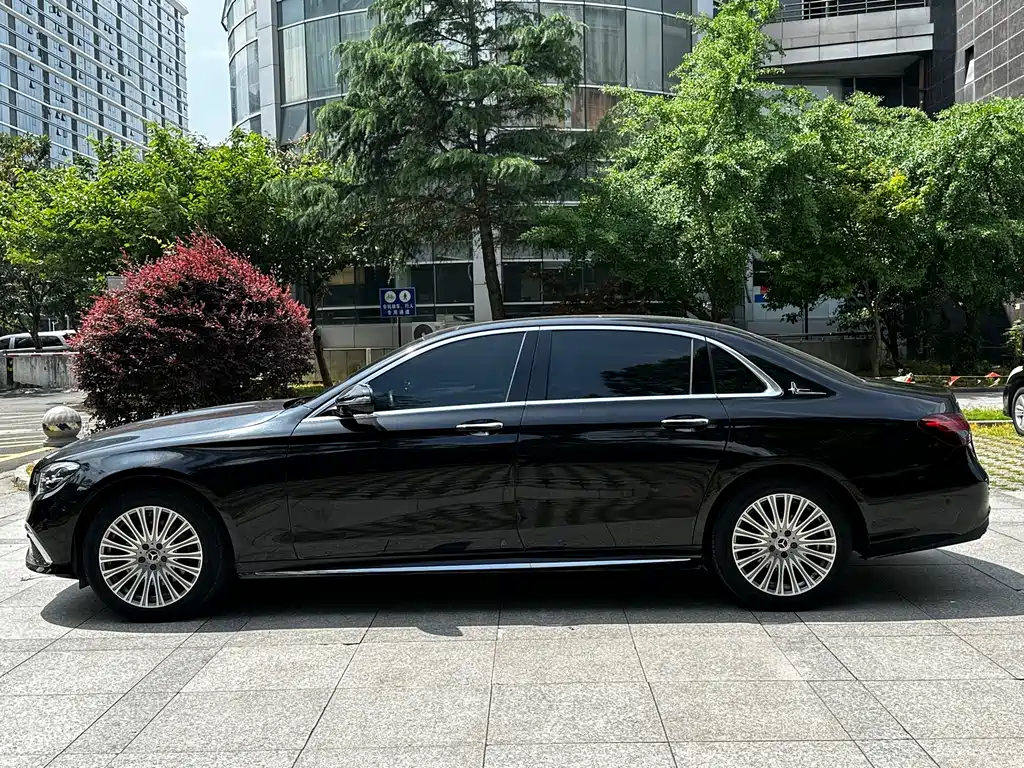 Mercedes-Benz E-Class 2023 — фото 4