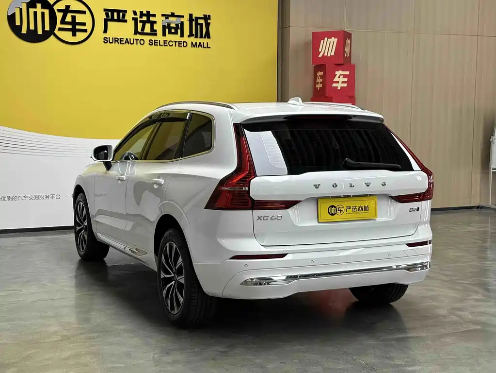 Volvo XC60 2023 — фото 6