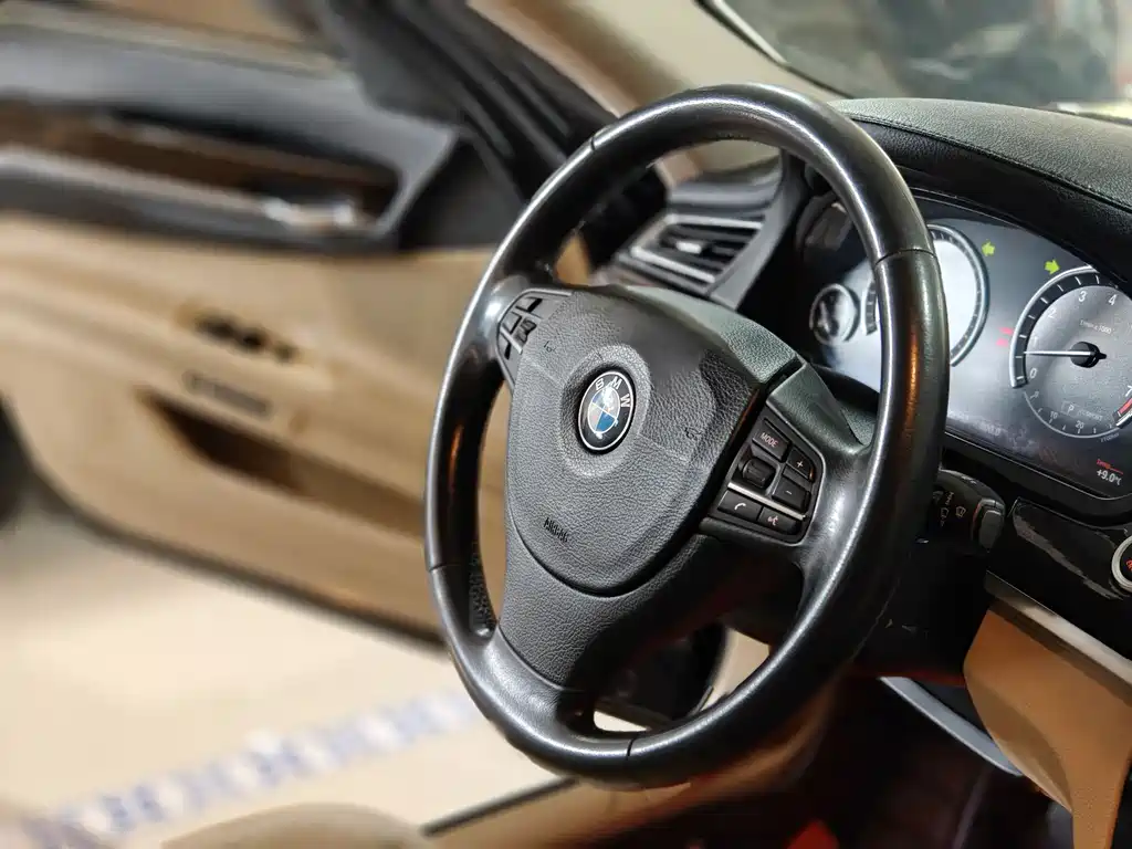BMW 7 Series 2009 — фото 16