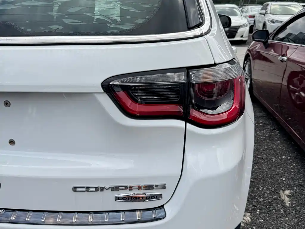 Jeep Compass 2017 — фото 20